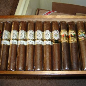 Another box of misc robustos