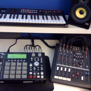 MPC 1000
Mackie mixer
Korg R3 synth
Korg R3 mini Kaos pad
KRK Rokit 5 monitors