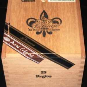 Regios Reserva Box Top View