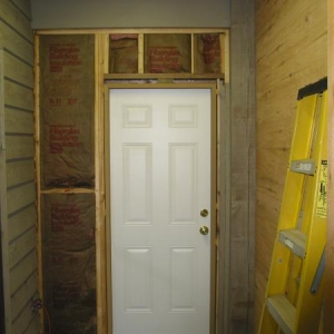 Setting insulated door unit (primed)