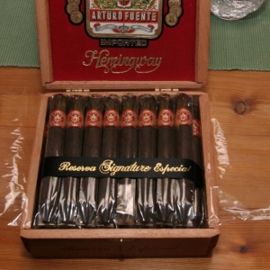 ARTURO FUENTE HEMINGWAY SIGNATURE MADURO