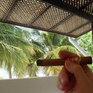 Maldives and a H.Upmann Mag 46