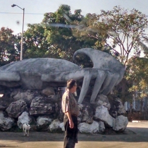 Gaint Scupture Of Crab By Town Center