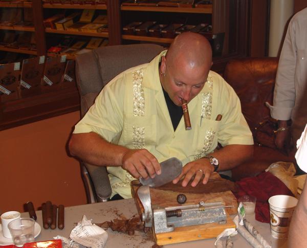 At the Don Pepin Garcia event, his master roller Rene let me sit at the table and pretend like I had a clue what I was doing.