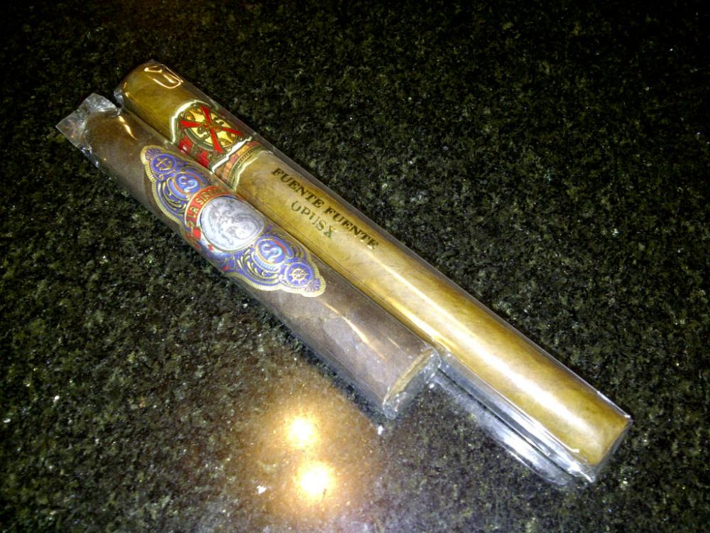 Easter bomb from the missus:
Fuente Fuente Opus X double corona
La Sirena Divine