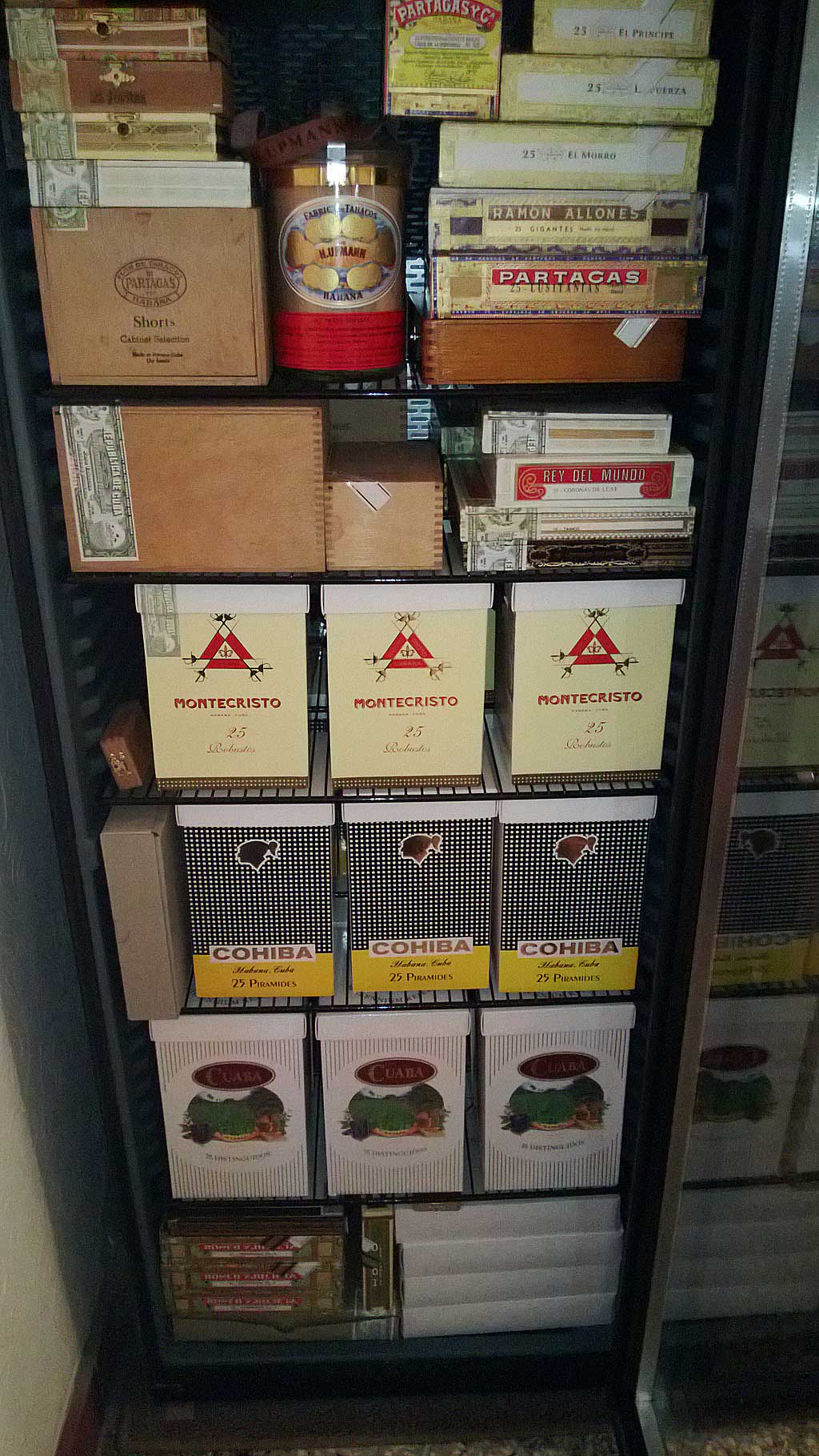 humidor left