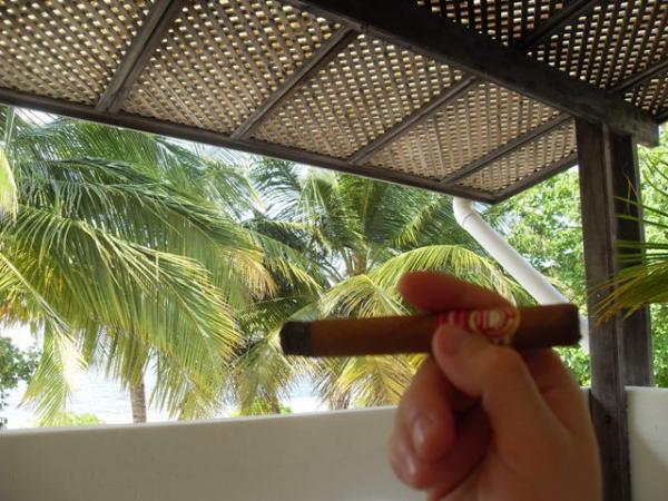 Maldives and a H.Upmann Mag 46