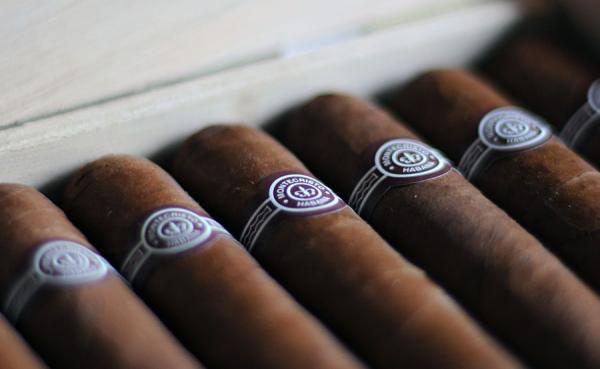 Montecristo Petit Edmundo by mg a