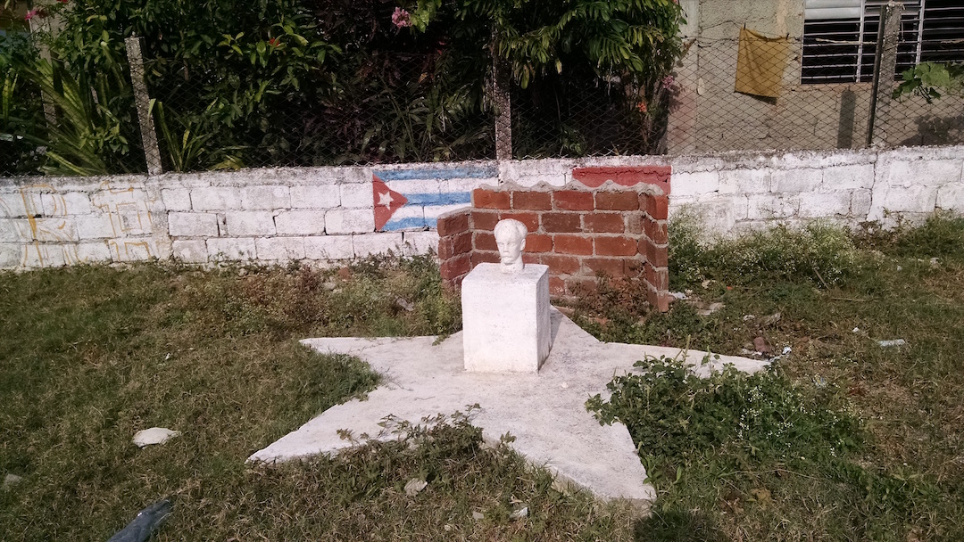 There Are Many Sculptures And Statues Of Revolution Heroes